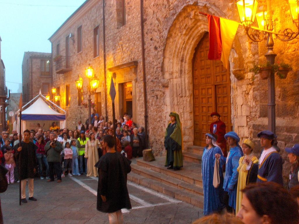 Geraci Siculo Notti O' Tunn Luxury Rooms In Centro מראה חיצוני תמונה