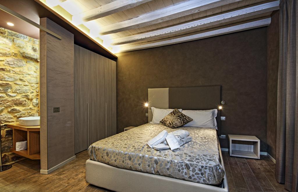 Geraci Siculo Notti O' Tunn Luxury Rooms In Centro מראה חיצוני תמונה
